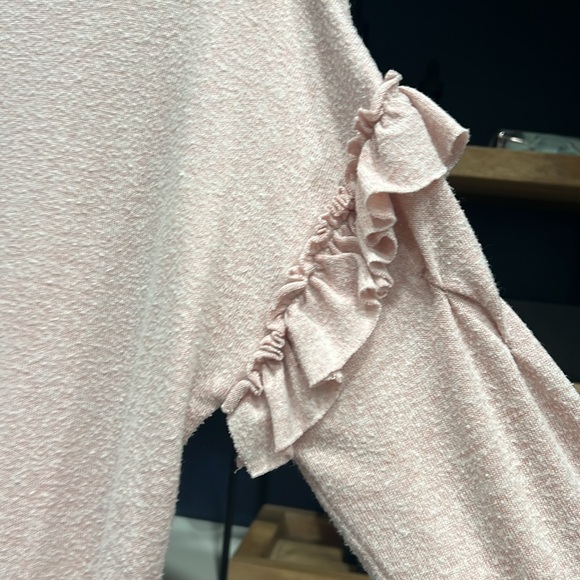 Onehart blouse with ruffles on arms light pink good condition size S - Picture 2 of 4